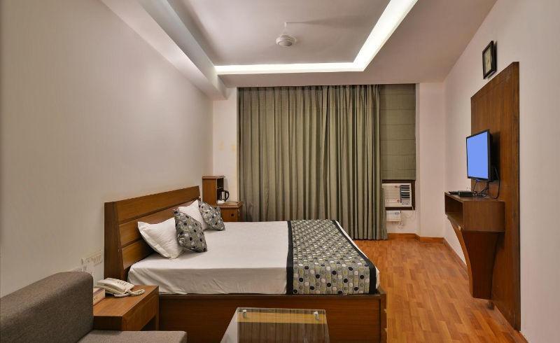 Modi Hotel & Resorts Pinjaur Exterior foto